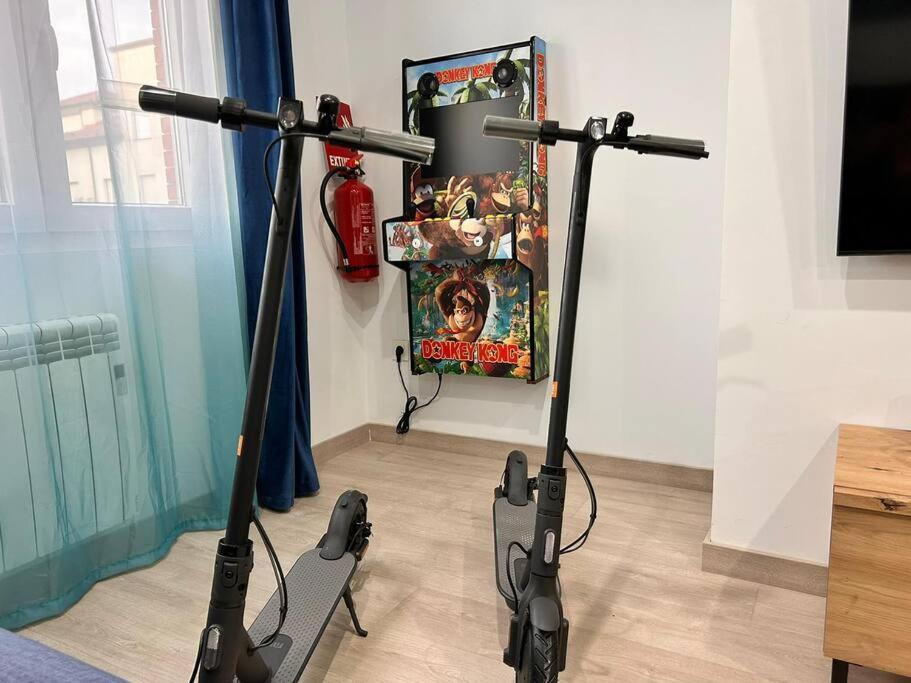 Lujo Proyector, Maquina Arcade, Wifi Y Patinetes Apartamento